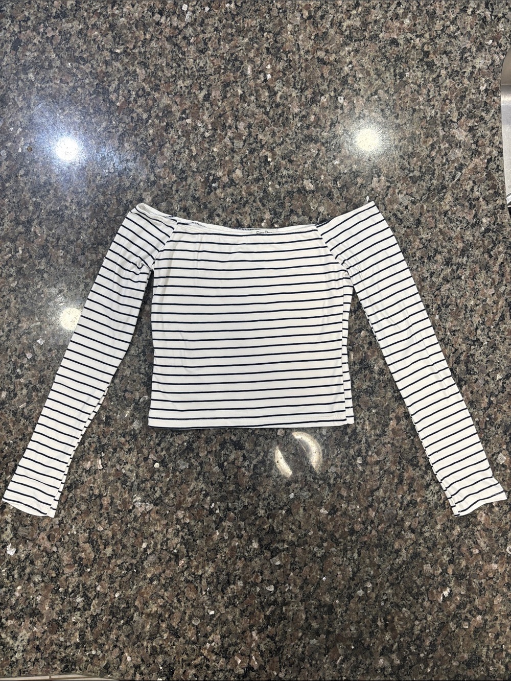 Striped Off-Shoulder Crop Top - White/navy blue
